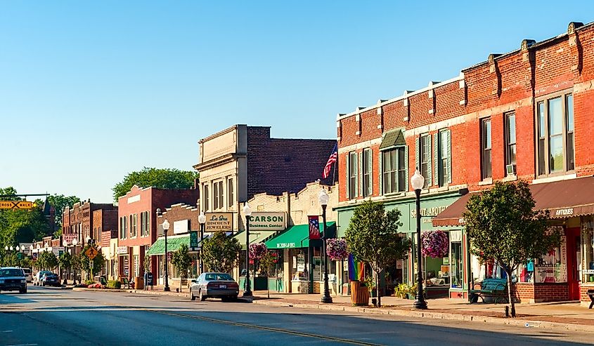 With many old buildings over a century old, this southeastern Cleveland suburb retains a small-town America look and atmosphere.