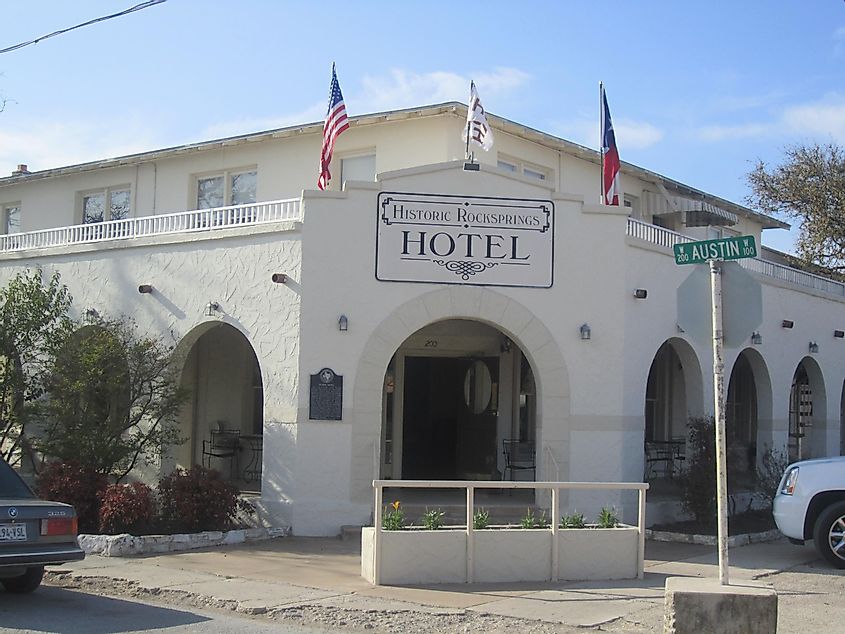 Historic Rocksprings Hotel, By Billy Hathorn - Own work, CC BY 3.0, https://commons.wikimedia.org/w/index.php?curid=14842737