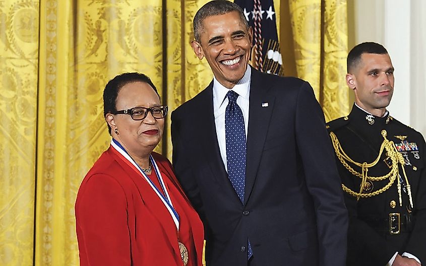 Obama giving Shirley Ann Jackson the National Medal of Science