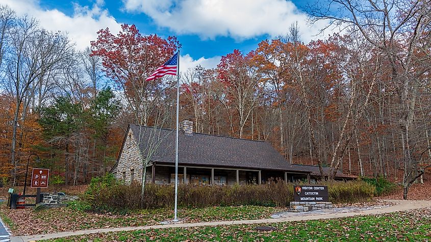 The visitor center for Catoctin Mountain Park on an autumn afternoon with the American flag, via Liz Albro Photography / Shutterstock.com