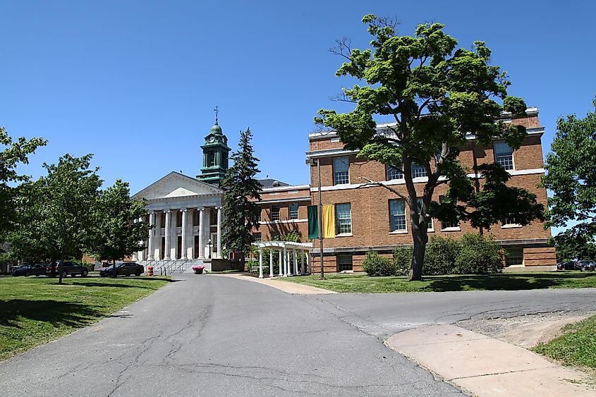 Visit to State University of New York at Oswego, via PUMPZA / Shutterstock.com
