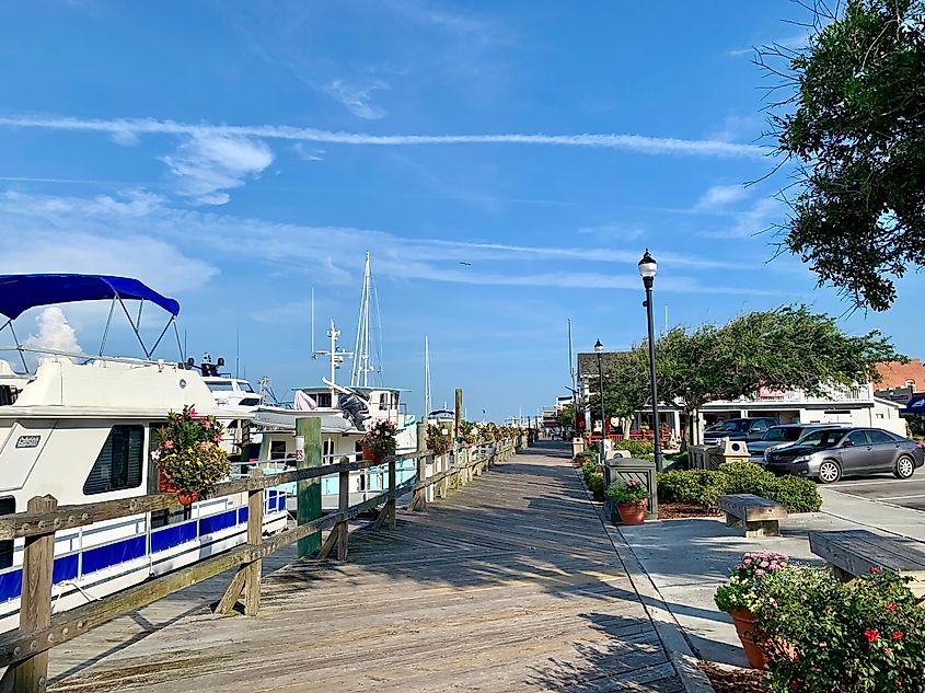 Beaufort, North Carolina: Beautiful summer day on the waterfront boardwalk.