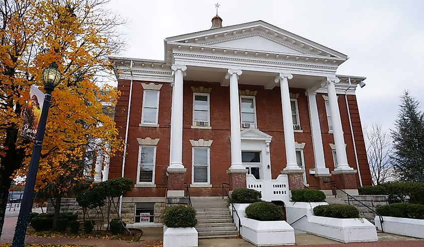 City courthouse building in Paris, Arkansas.