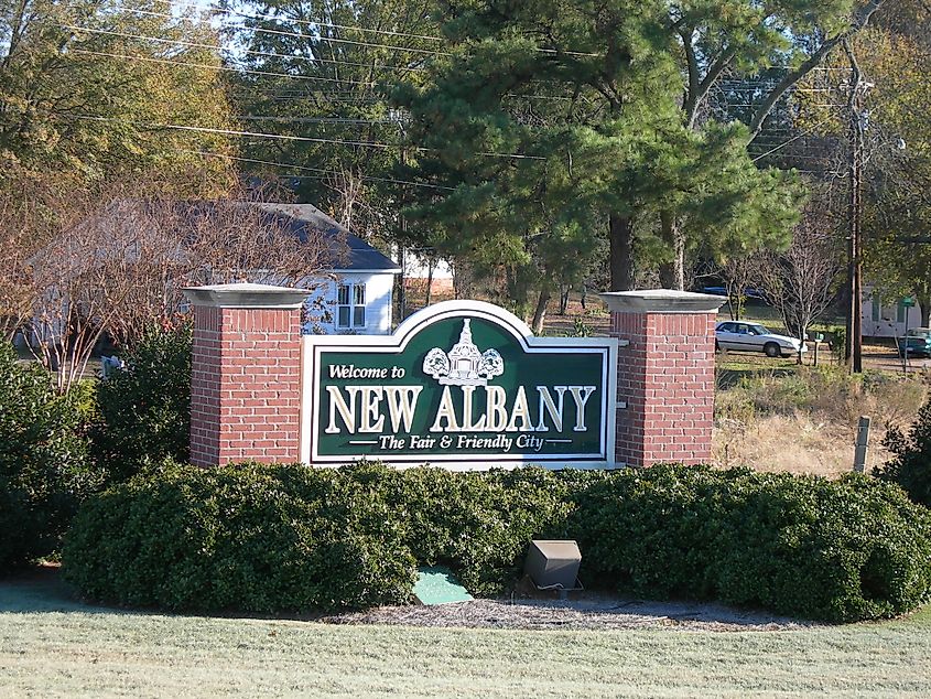Welcome to New Albany sign in New Albany, Mississippi.