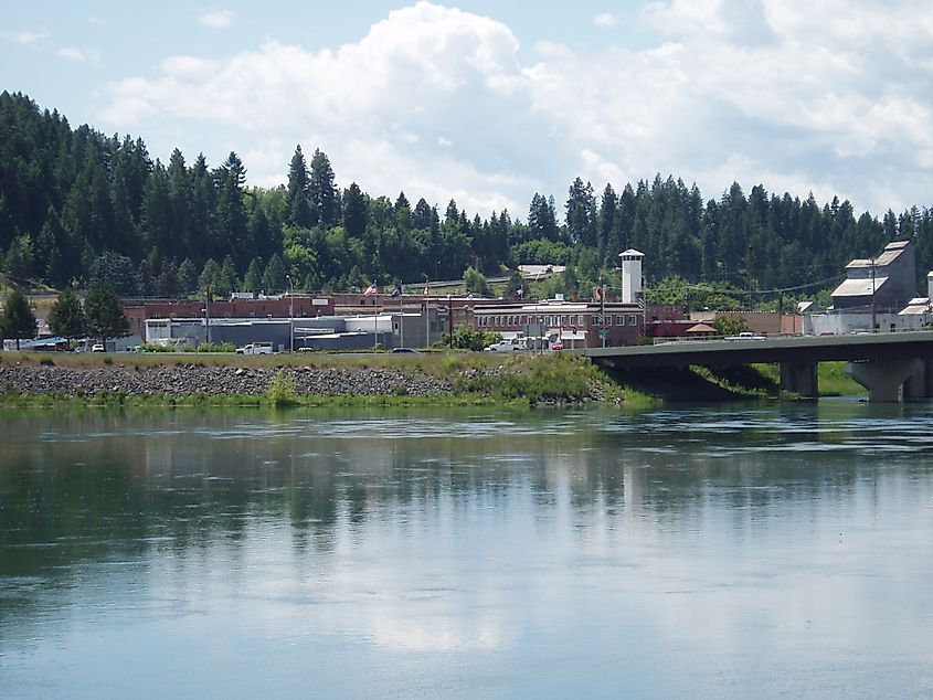 The town of Bonners Ferry lies between dense conifer forests and the waters of Kootenai River