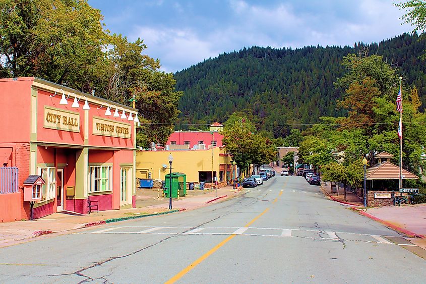Main Street in Dunsmuir, California