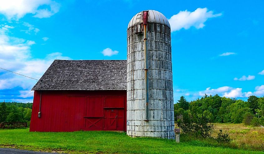 Colebrook, Connecticut, The Hale barn, a typical barn construction from the 18th century.