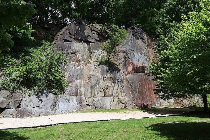 Alapocas rock climbing wall in Alapocas Run State Park in Delaware