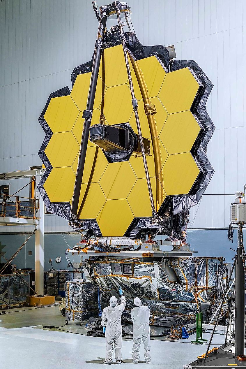 Scientists assembling the mirror of the Webb telescope.