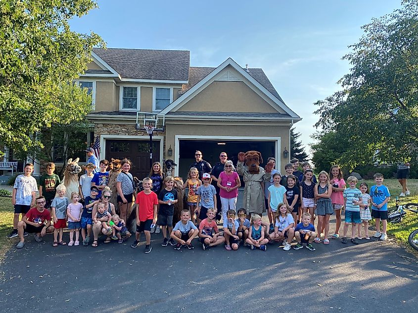 Residents take a group photo in Minnetrista, via 