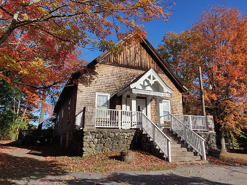 Grange hall in Londonderry, New Hampshire, By Sdkb - Own work, CC BY-SA 4.0, https://commons.wikimedia.org/w/index.php?curid=112073148