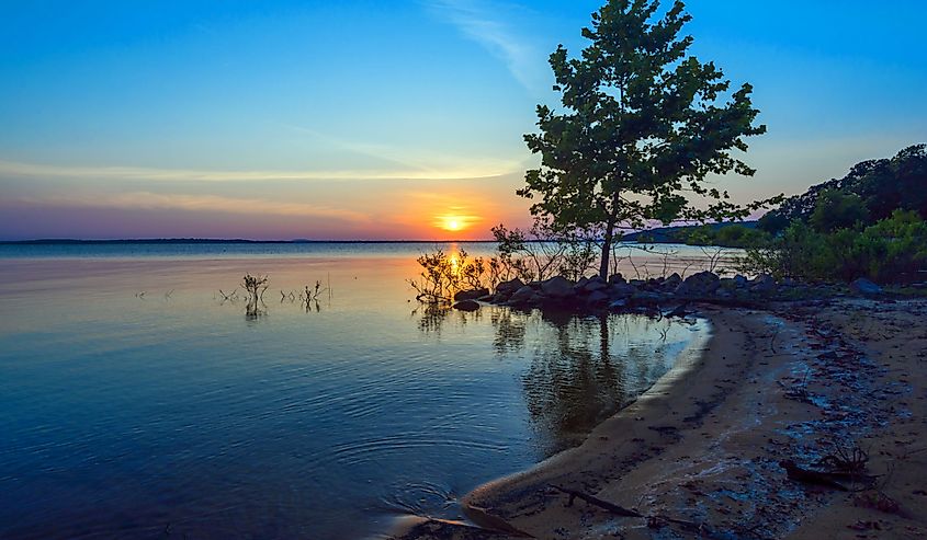 Gorgeous Lake Eufaula sunset, in Oklahoma, USA 