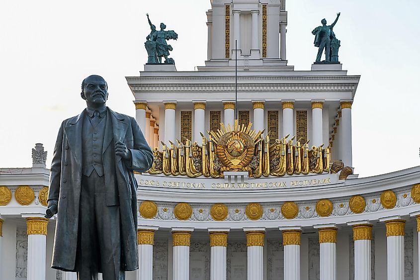 Monument to Vladimir Lenin in front of Central Pavilion. Image by Felix Lipov Shutterstock