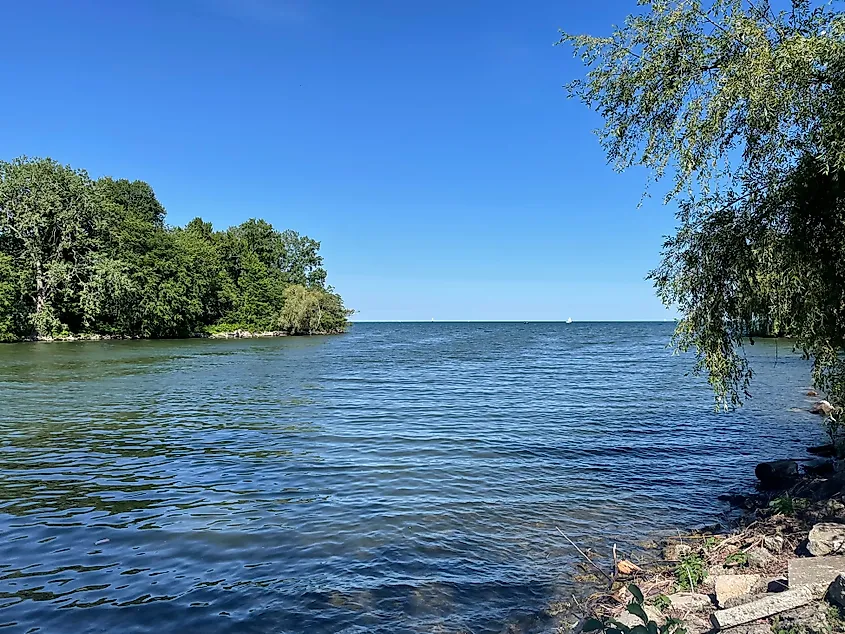 View of Ford Cove and Lake St Clair in Michigan on a warm summer day against a clear blue sky. Credit: K5Ledford/ Shutterstock.com