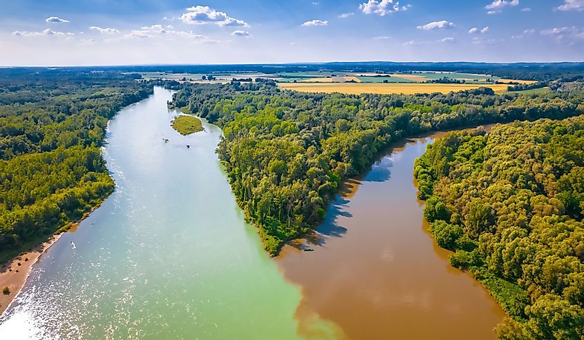 Вид с воздуха на устья рек Драва и Мура, хорватский регион Подравина, граница с Венгрией