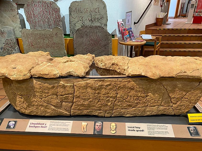 National Roman Legion Museum Coffin (UndercoverClassicist, CC BY-SA 4.0 <https://creativecommons.org/licenses/by-sa/4.0>, via Wikimedia Commons)