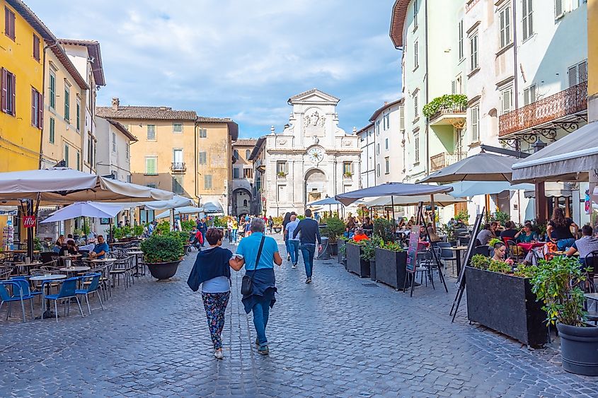 Piazza del Mercato in the center of Italian town Spoleto. (Editorial credit: trabantos / Shutterstock.com)