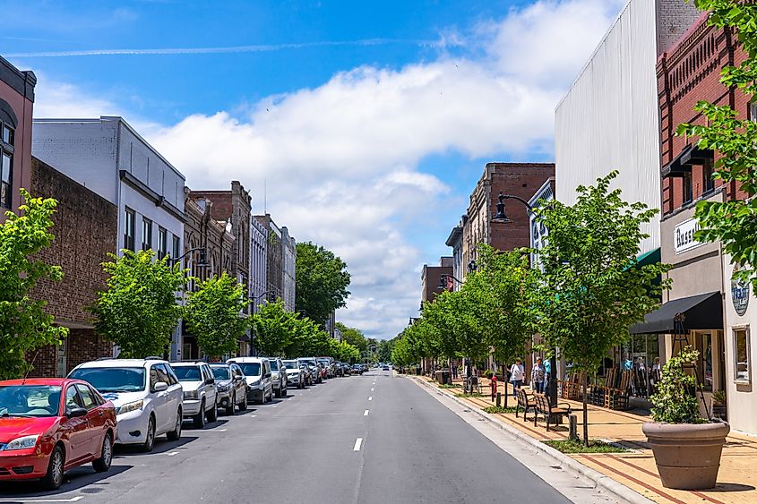 Looking west down main street in Washington North Carolina.