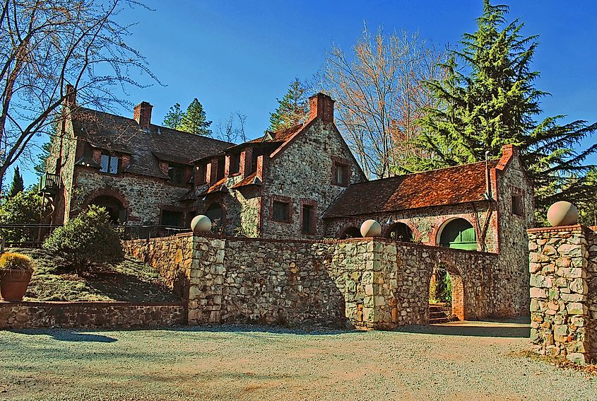 Cottage at Empire Mine. Credit: dbtowns / Shutterstock