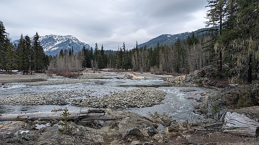Cle Elum River in winter
