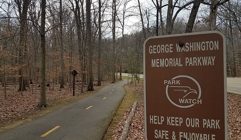 George Washington Memorial Parkway sign along trail