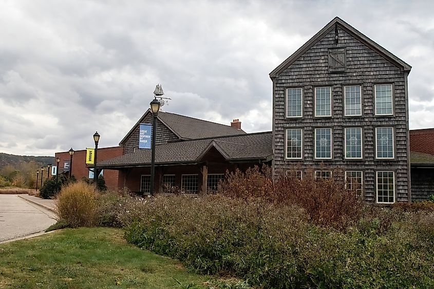 Winona, Minnesota. Minnesota Marine Art Museum.