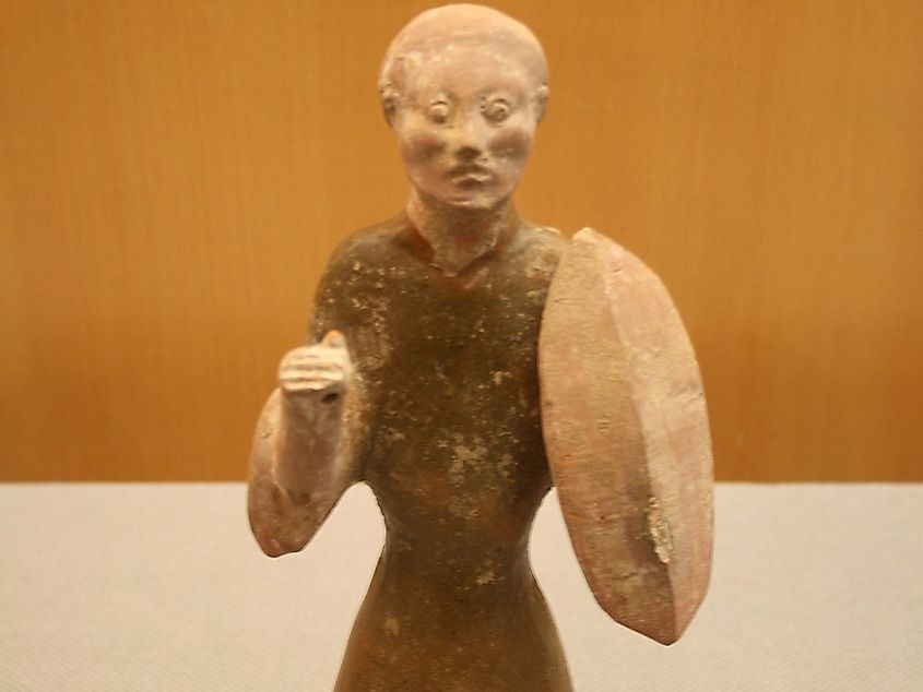 Han pottery figurine, Shieldbearer, Han dynasty