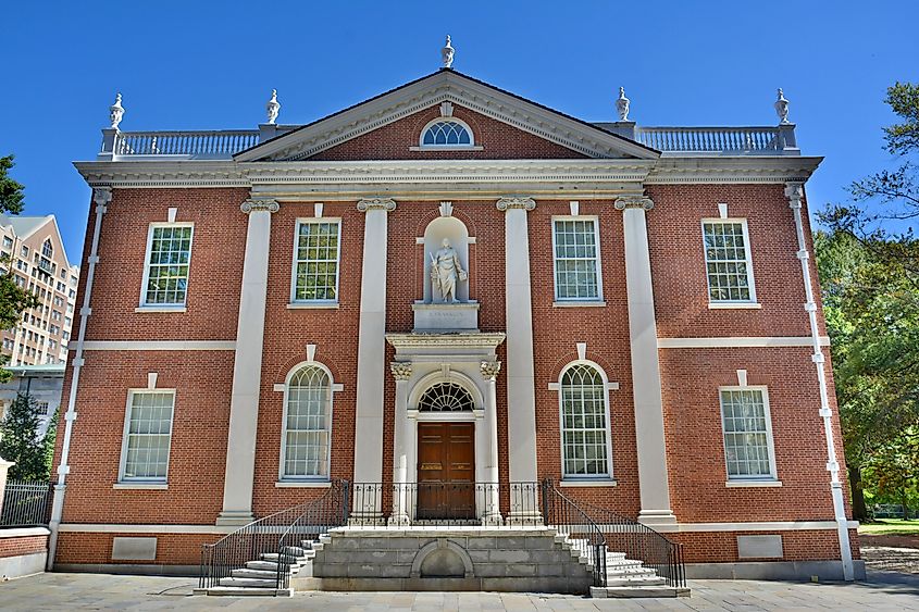 Designed by William Thornton and built in 1790 for the Library Company of Philadelphia. Demolished around 1884, the exterior was accurately rebuilt in 1959. Editorial credit: Alizada Images / Shutterstock.com