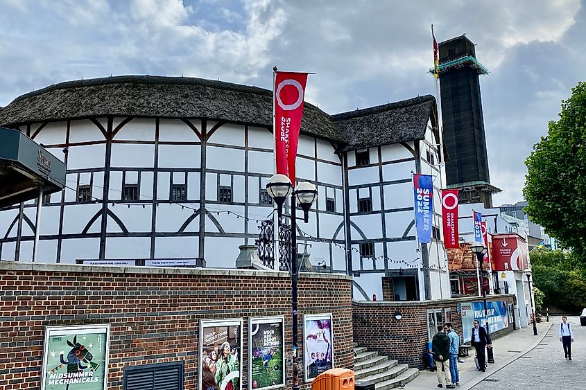 Globe exterior and tour entrance. Image credit: Bryan Dearsley