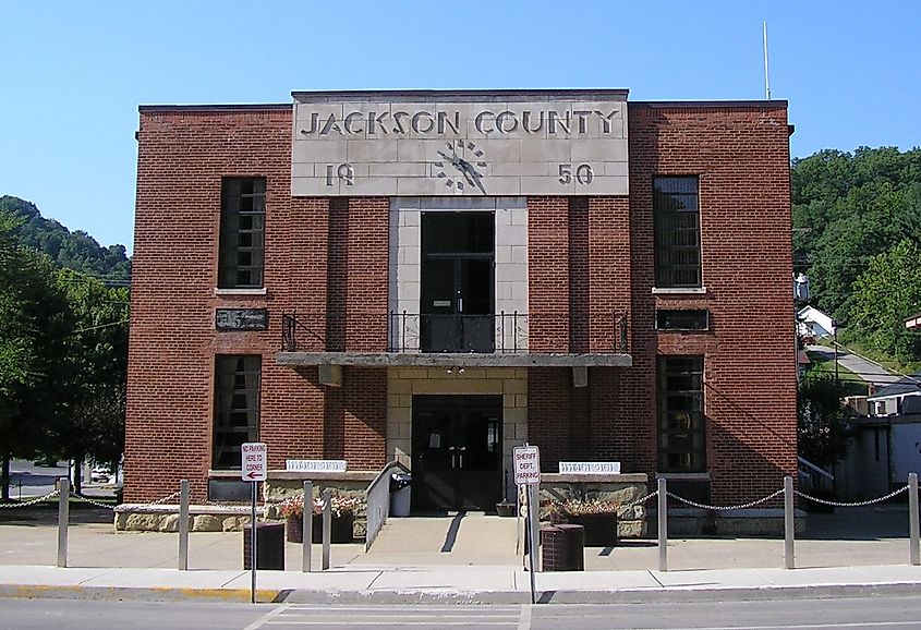 Jackson County Courthouse in McKee, By W.marsh - Own work, CC BY-SA 3.0, https://commons.wikimedia.org/w/index.php?curid=2557721