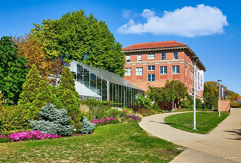 Teaching and Research Greenhouse on the campus of the University of Northern Iowa in Cedar Falls, Iowa. Image credit Ken Wolter via Shutterstock.
