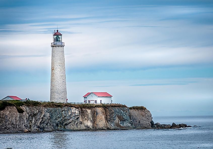 Старейший маяк на полуострове Гаспе, Кап-де-Розье, Квебек. 