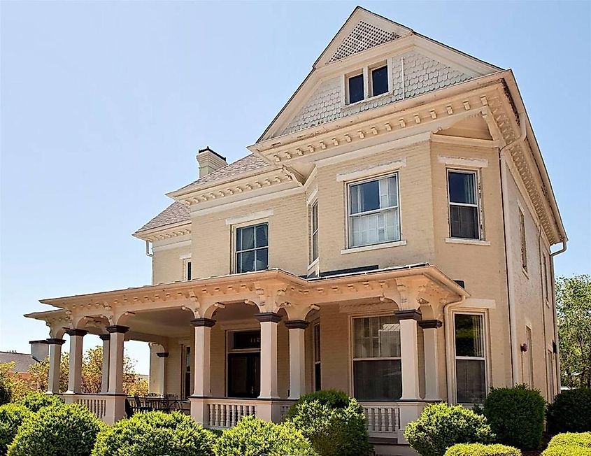 Front view of Frederick House Hotel in Virginia