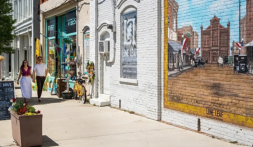 River Vibes Store and downtown mural, Washington, North Carolina.