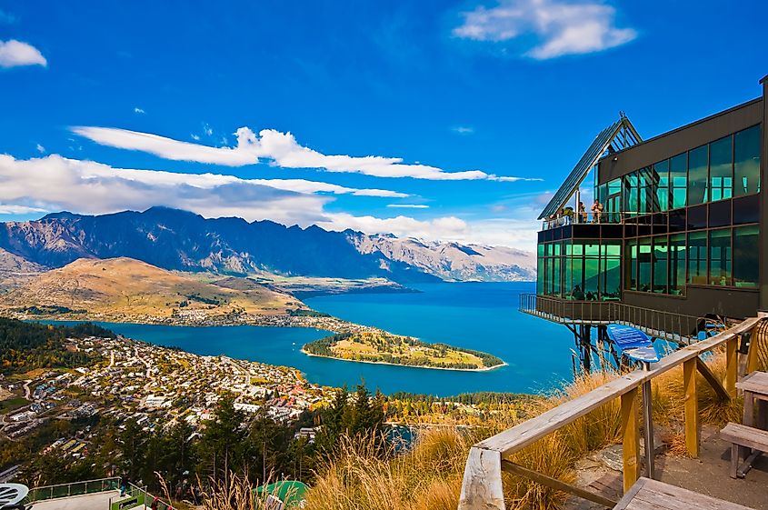 Cityscape of Queenstown with Lake Wakatipu from top, New Zealand.