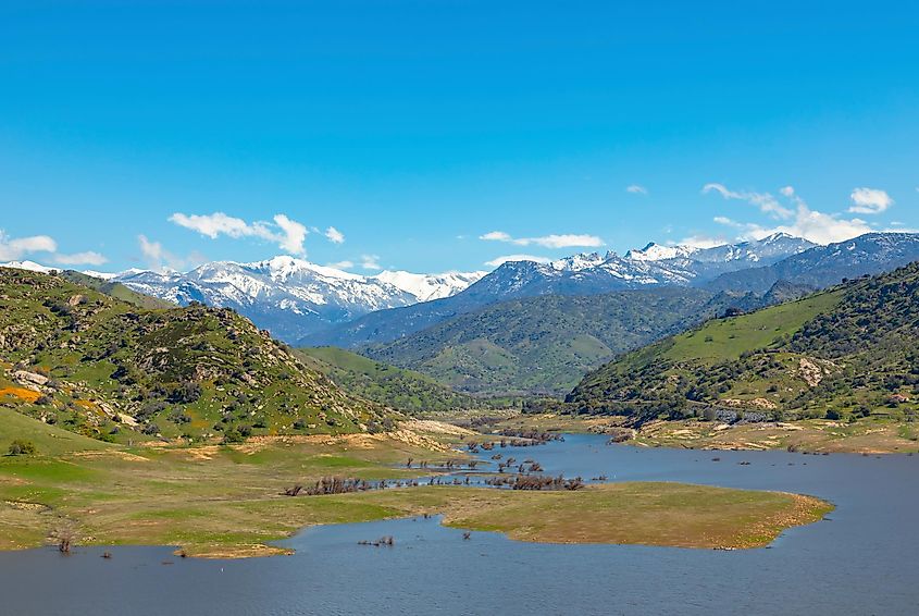 scenic lake Kaweah in three rivers at the entrance of Sequoia national park