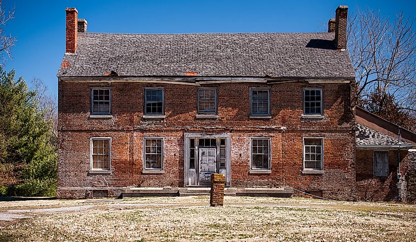 Abandoned Waveland Residence in Danville, Kentucky. Image credit The American Explorer via Shutterstock. 