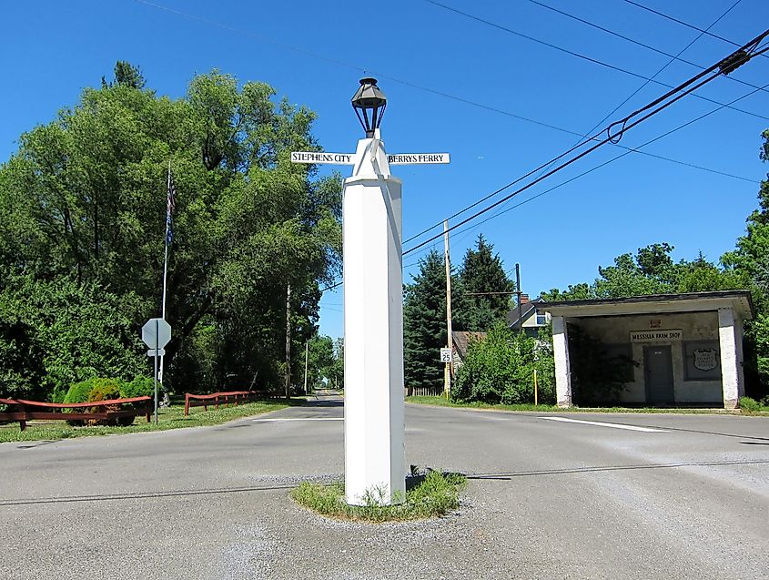The "White Post" in the intersection of White Post Road and Berrys Ferry Road.