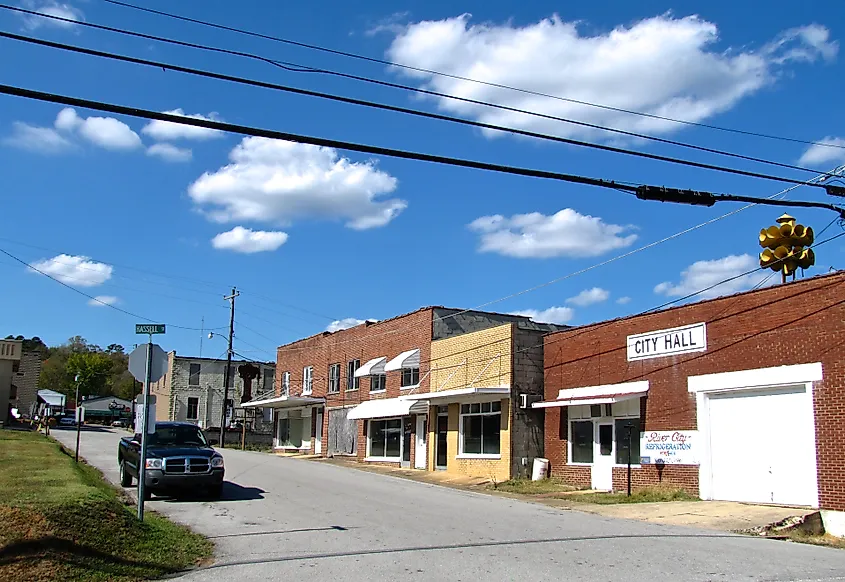 View of Hollis Street in the town of Waynesboro, Tennessee.