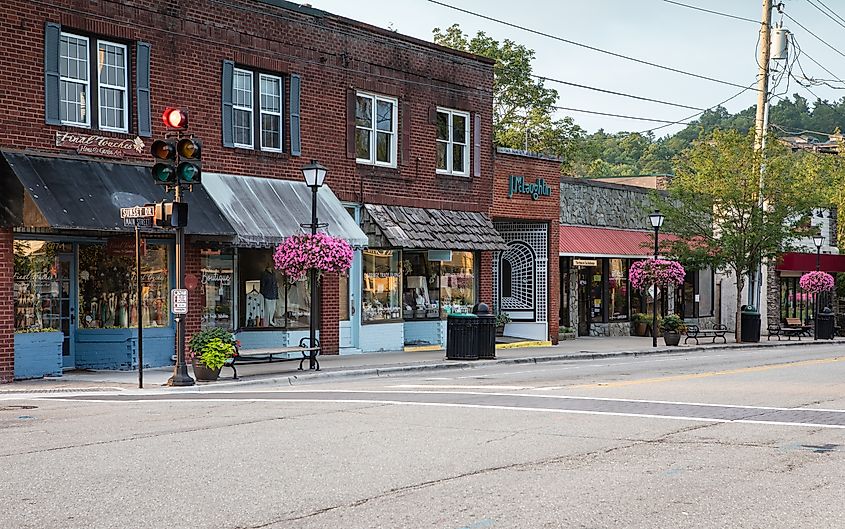 Street view in Blowing Rock, North Carolina, via Cvandyke / Shutterstock.com