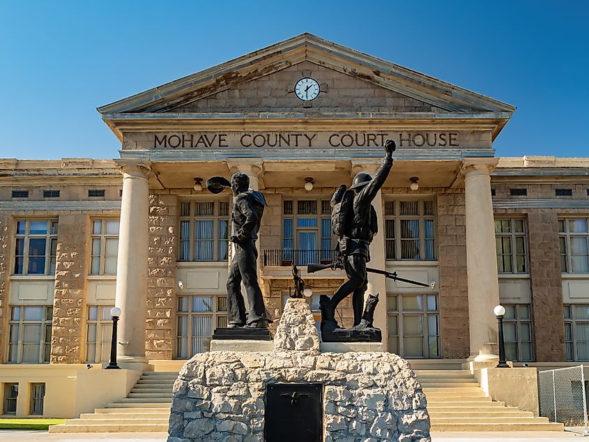Kingman, MAY 23, 2020 - Exterior view of the Mohave County Superior Court. Via Shutterstock / Kit Leong