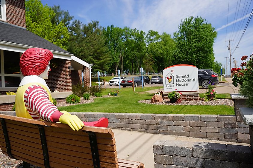Marshfield, Wisconsin: Ronald McDonald statue sitting at Ronald McDonald House Charities Foundation.