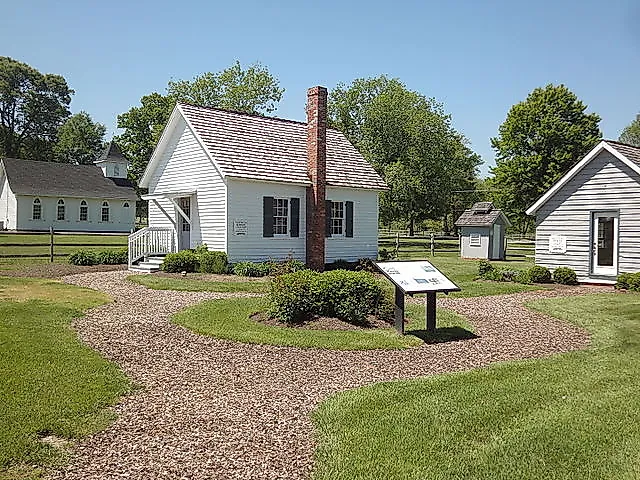 Various buildings in Deale, MD. Photo via Wikimedia Commons.