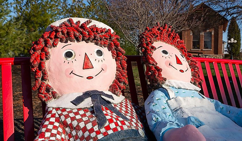 The Raggedy Anne and Andy statue by sculptor Jerry McKenna, in downtown Arcola.