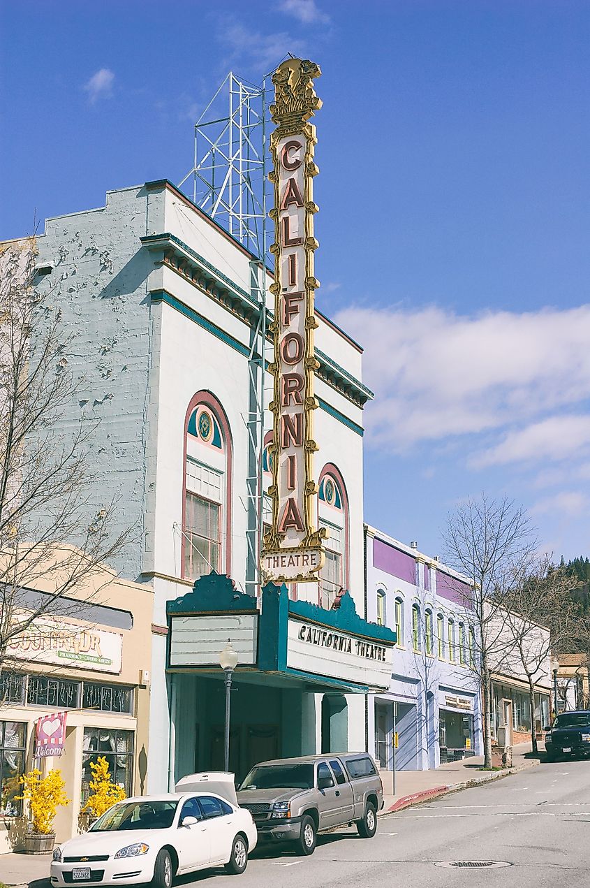 Picture of the California Theater in the town of Dunsmuir, California