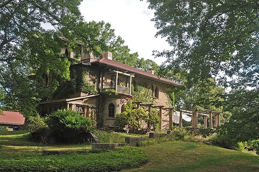 Villa Bella Vista, Chester, Connecticut, home covered in green vines.
