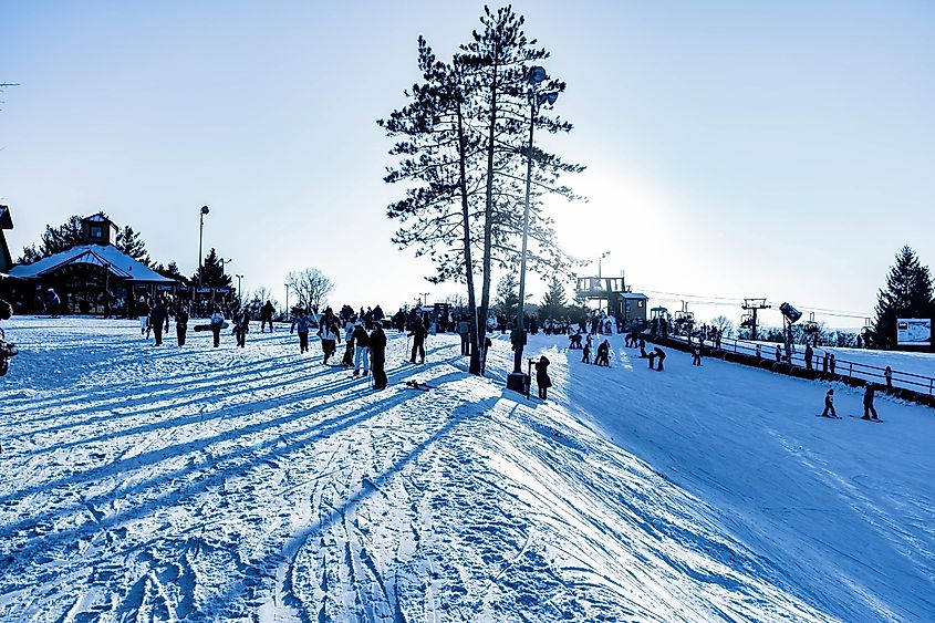 Crowded day at Chestnut Ski Resort in Galena, Illinois, USA, with skiers enjoying the slopes. Editorial credit: StelsONe / Shutterstock.com