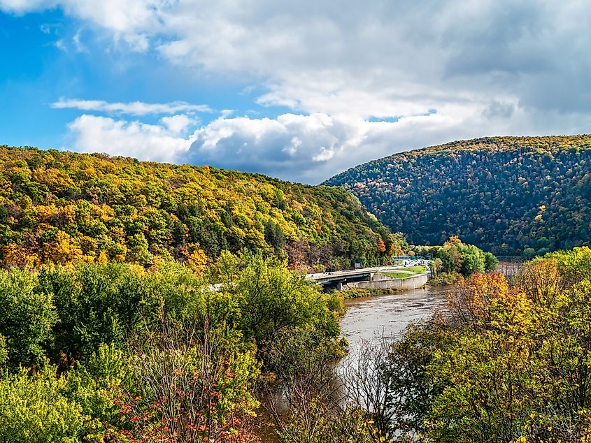 A scenic view of the Delaware Water Gap between Pennsylvania and New Jersey