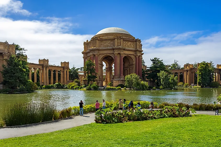 The Palace of Fine Arts of San Francisco is a monumental structure originally constructed for the 1915 Panama-Pacific Exposition in order to exhibit works of arts.