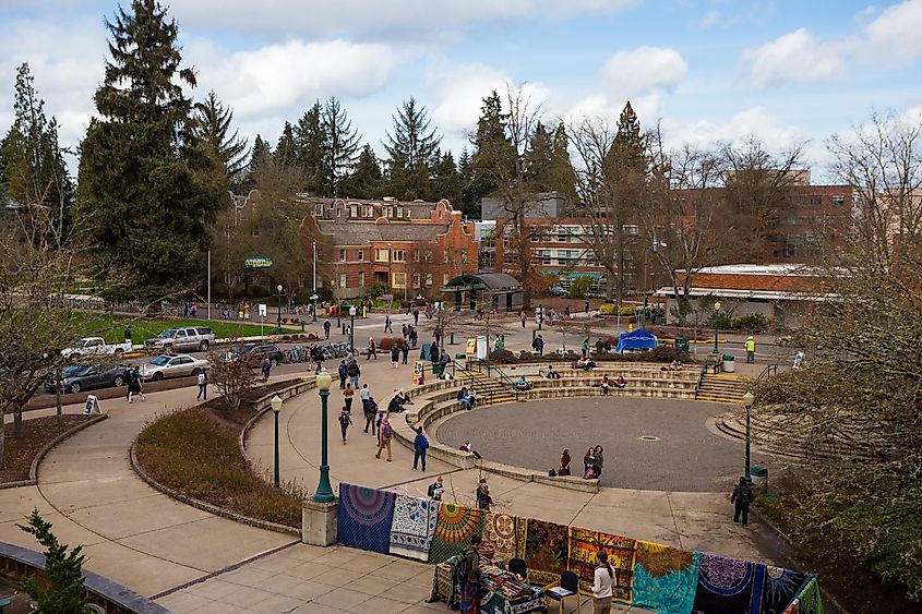 Busy campus with students walking to class on the University of Oregon campus in the winter, via Joshua Rainey Photography / Shutterstock.com